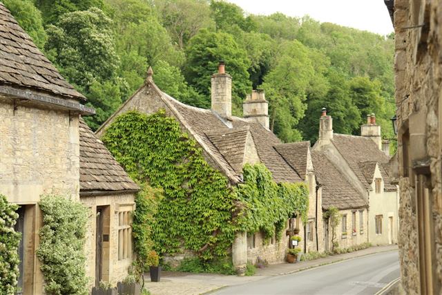 Ivy-covered stone cottages in Cirencester, the Cotswolds
